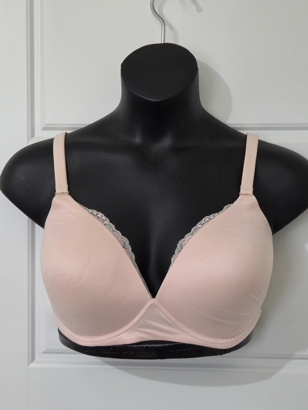 Victoria's Secret Body By Victoria No-Wire Bra Size 38DDD NWOT